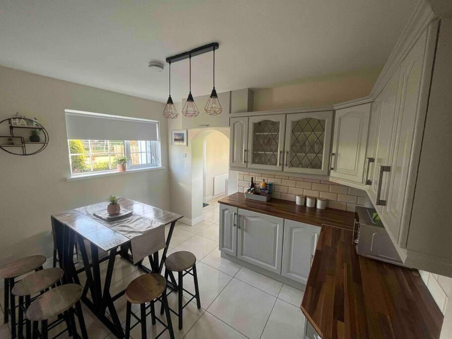 Cosy 4 Bed Bungalow In Quiet Residential Area! Strabane Exterior foto